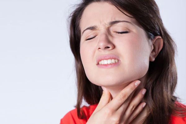 Nằm bị tức ngực, ợ hơi là dấu hiệu bệnh gì?
