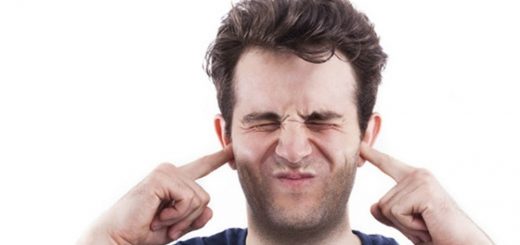 Viêm tai ngoài bị ù có bình thường?
