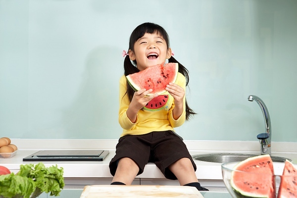 Nên cho trẻ ăn hoa quả vào lúc nào?